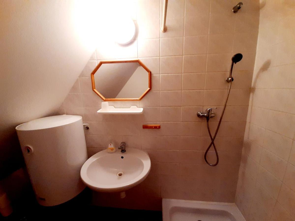 Apartman Roubenka Vsemily Jetrichovice  ภายนอก รูปภาพ